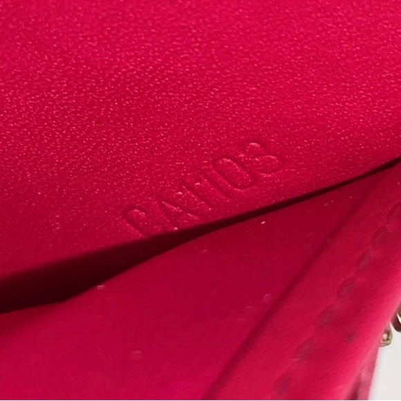 LOUIS VUITTON Monogram Vernis Ikat Zippy
Wallet in Rose Indian - Picture 13 of 13